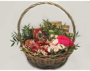 Корзина Комби с цветами и фруктами